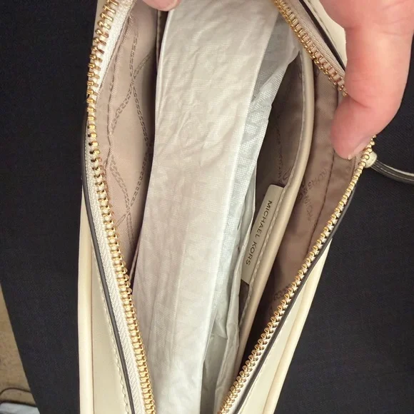 Michael Kors Natural Cream Jet Set Crossbody Bag - Picture 12 of 15